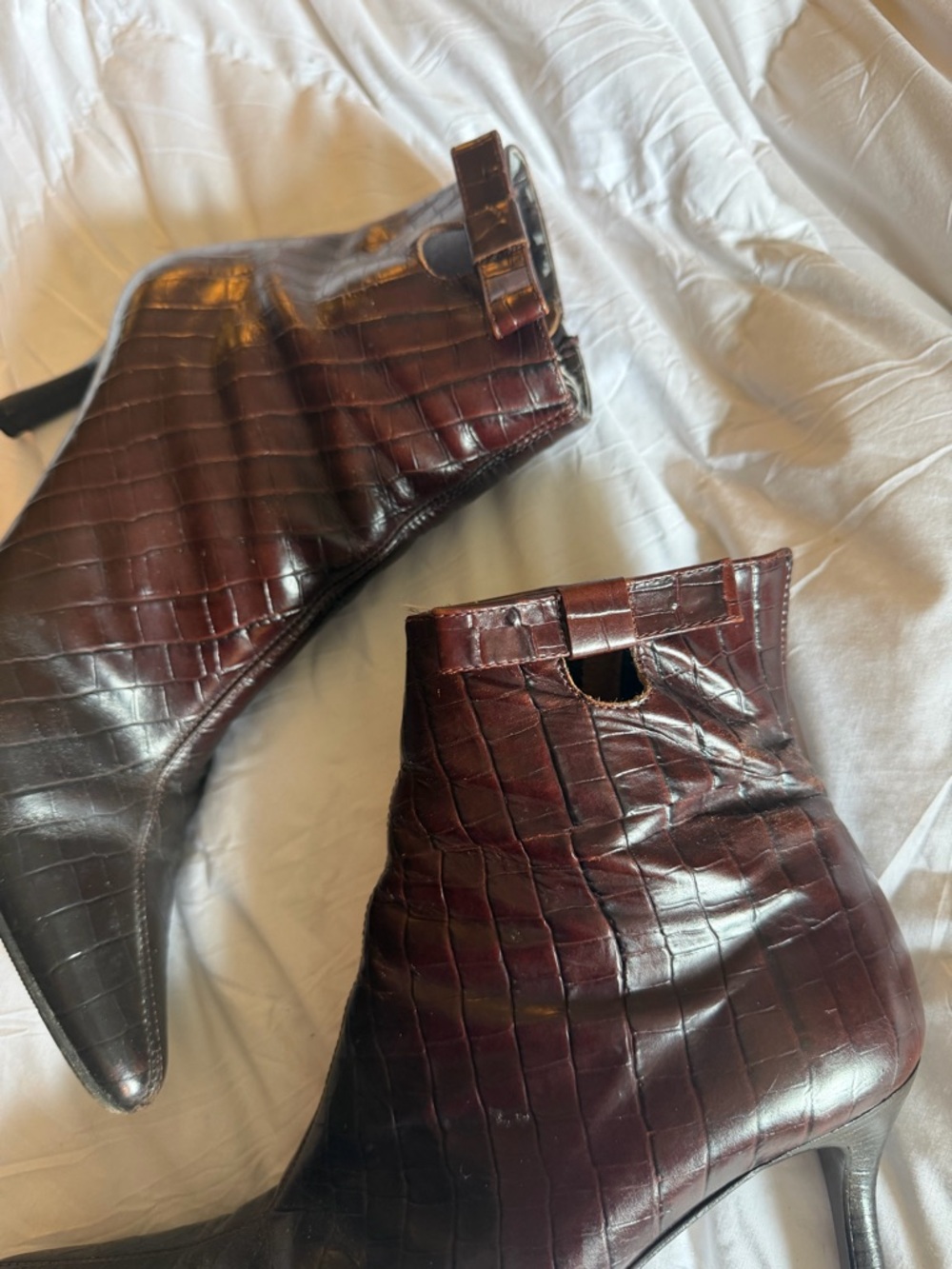 Italian Leather Pointed-Toe Crocodile Ankle Boots 🎀